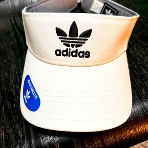 NWT Adidas TWILL VISOR
(Unisex)